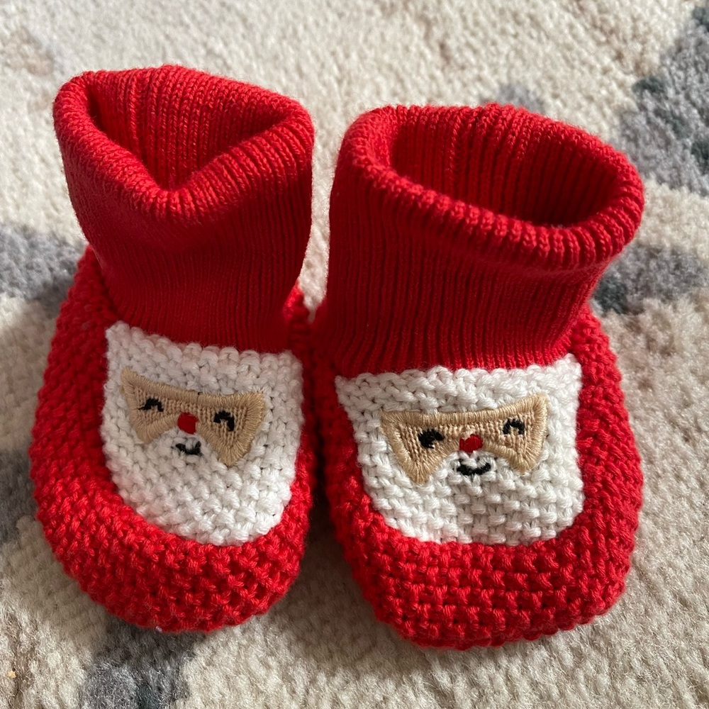 Custom knit Santa shoes. NWOT.